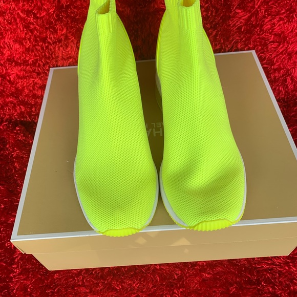 New: And Super Comfortable Michael Kors shoes for all occasions🌻 - Picture 2 of 8